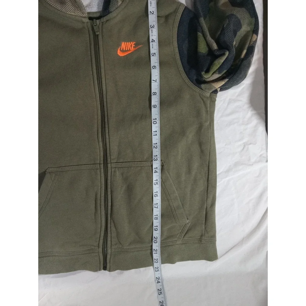 Nike‎ Camo Hoodie Youth Size Large  Boys/Girls Hooded Sweatshirt. Orange Swoosh